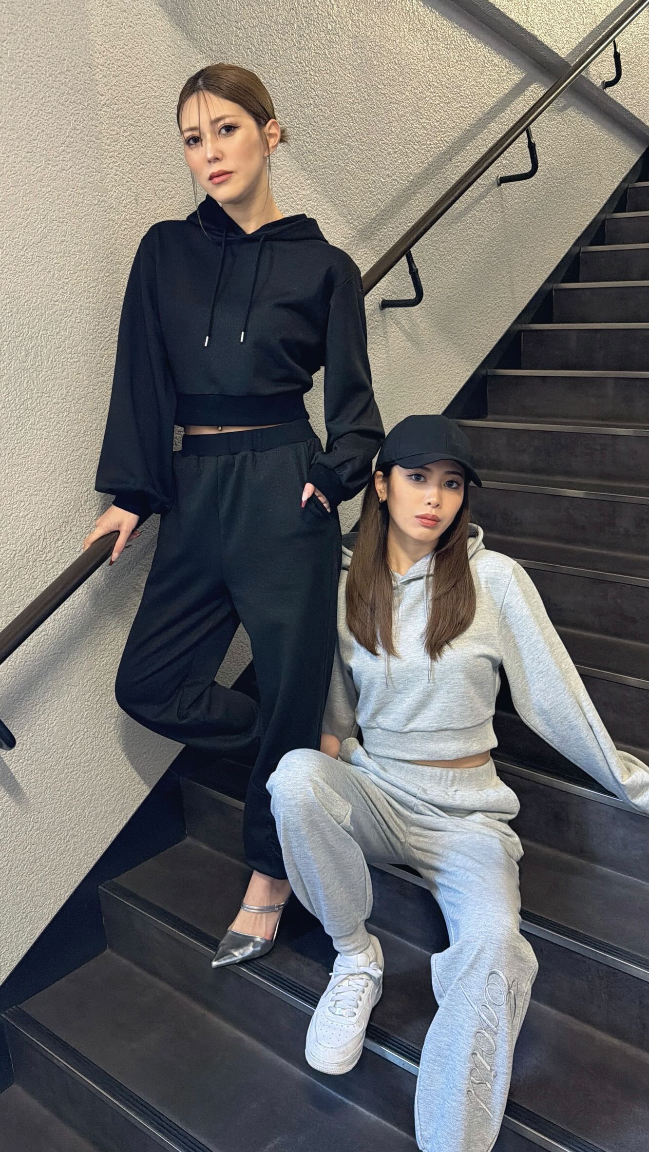 期間限定トップス×ボトム¥2.000OFF‼️ トップスのフードとボトムの左裾 
