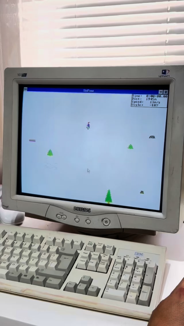 I created my own SkeFree-style game in just a few minutes 🎮 All thanks ...