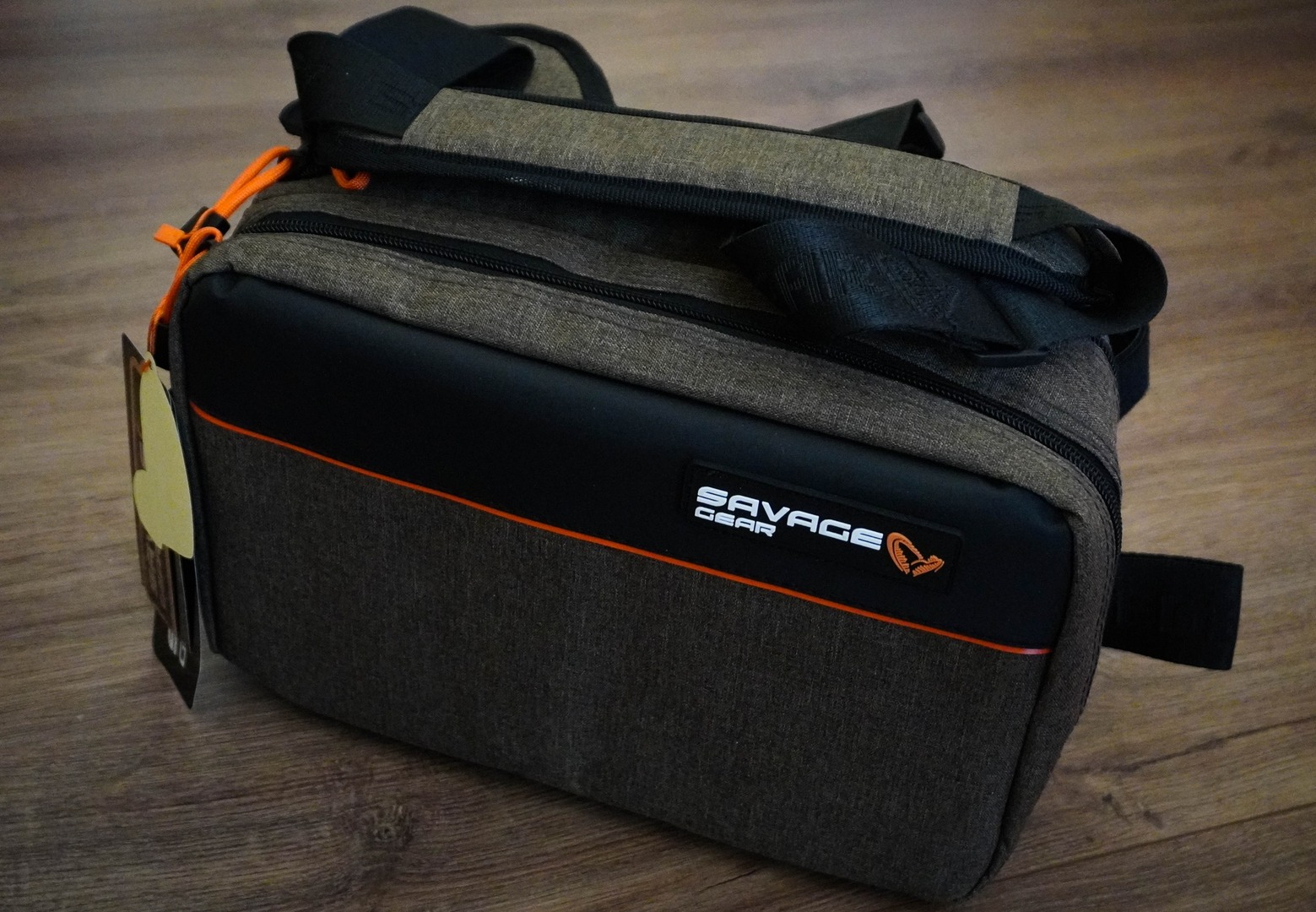 Savage Gear Specialist Sling Bag Borsa A Tracolla Pesca Con Scatola Porta Esca