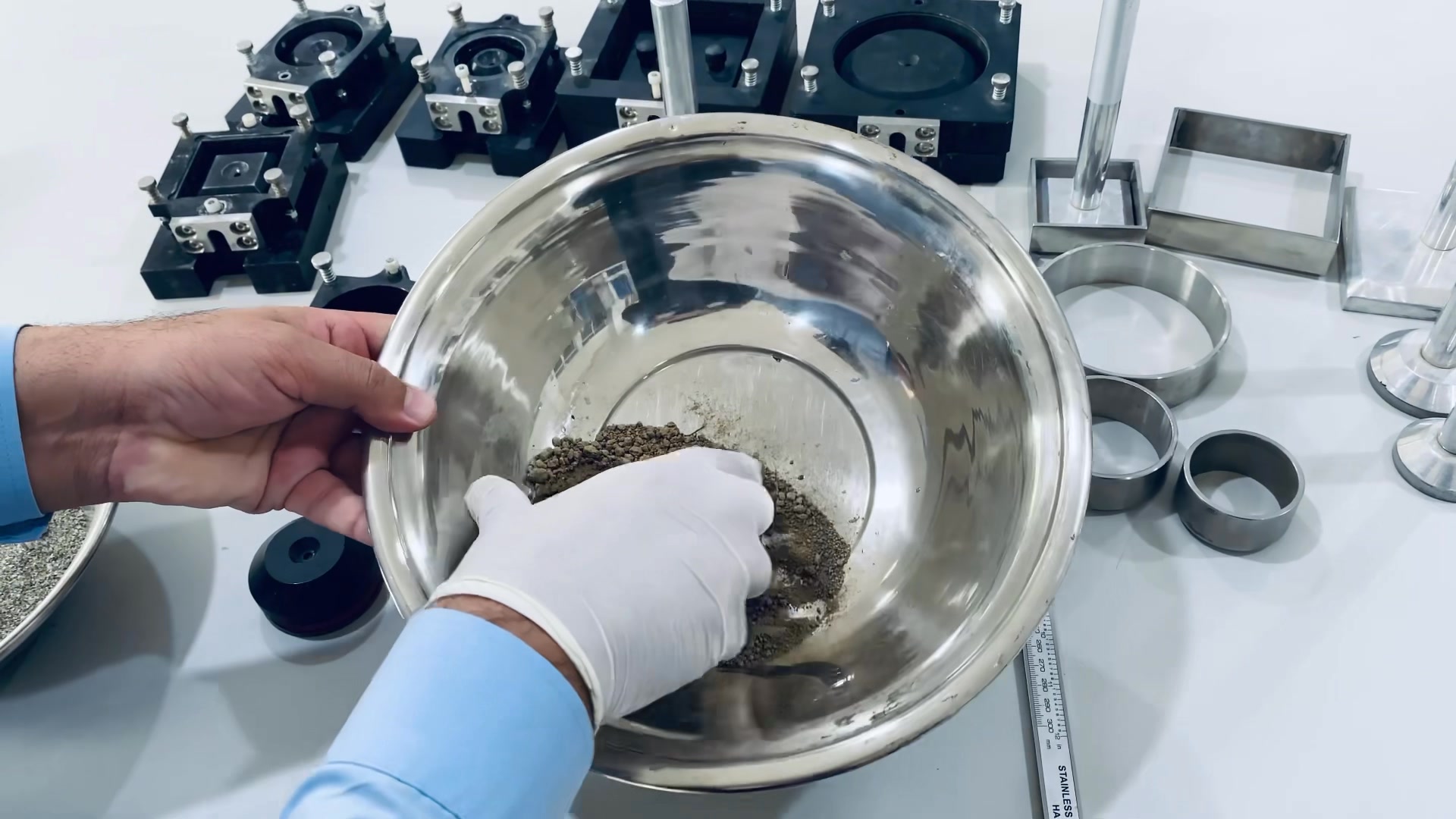 How to Prepare Soil Sample for Direct Shear Test In this video, you ...