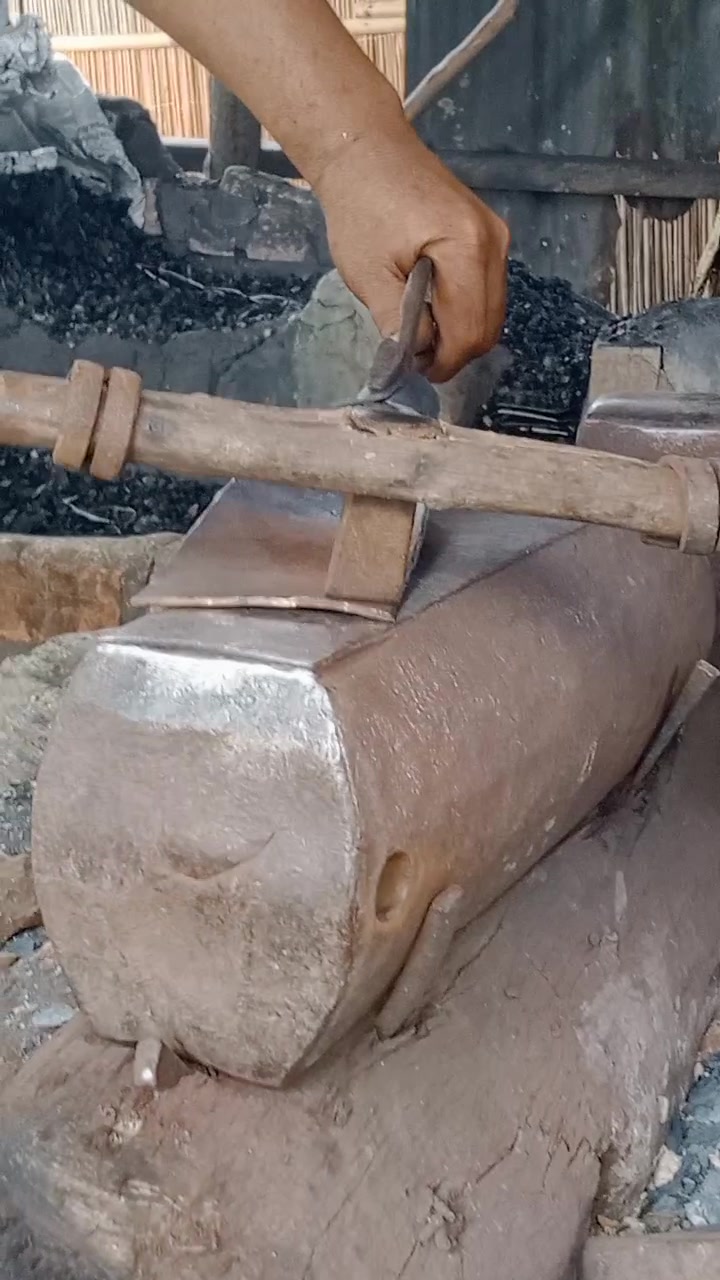 method of making a brongsong crowbar #blacksmithing #ironwork #metalart ...