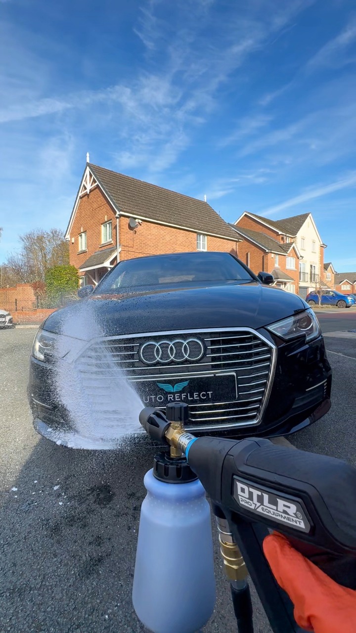Who doesn’t love a snow foam clean! 🤤 #satisfying #detailing # ...