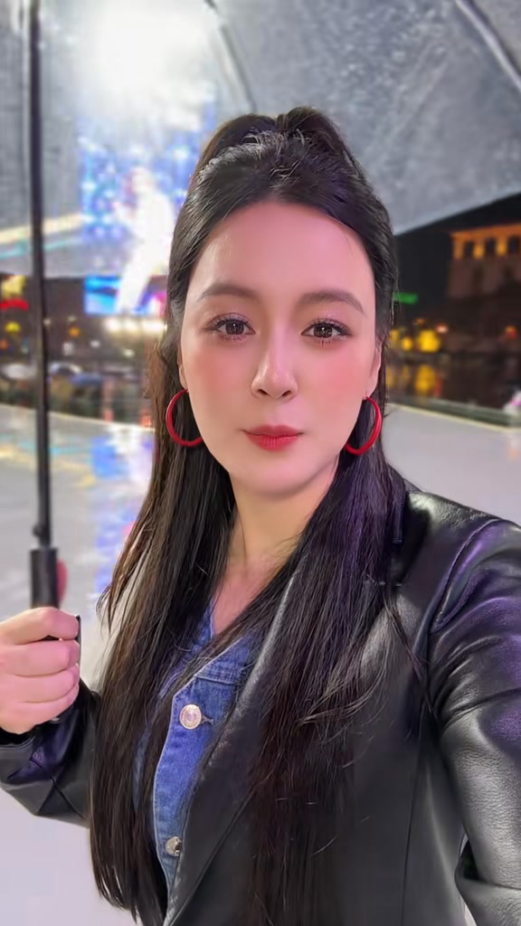 🌈🌈大号休息一天，@唐艺起去远方 这里来聊天💗💗🌷🌷🌧🌧 🌈🌈由於暴雨，今天的演出不得不取消。☔️☔️🌧🌧 🌈🌈🌷( ‿ )🌷💗 #唐艺💗💗🌷 ...