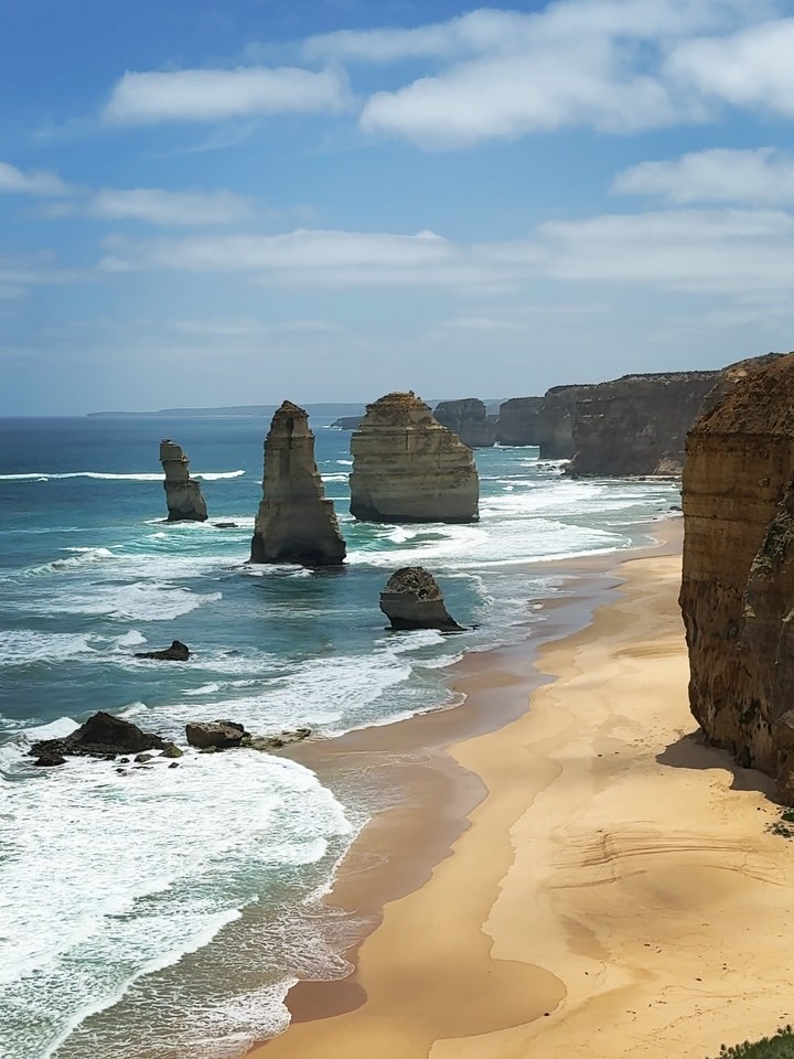 I love Great Ocean Road. It's a 350 km drive, and I've already