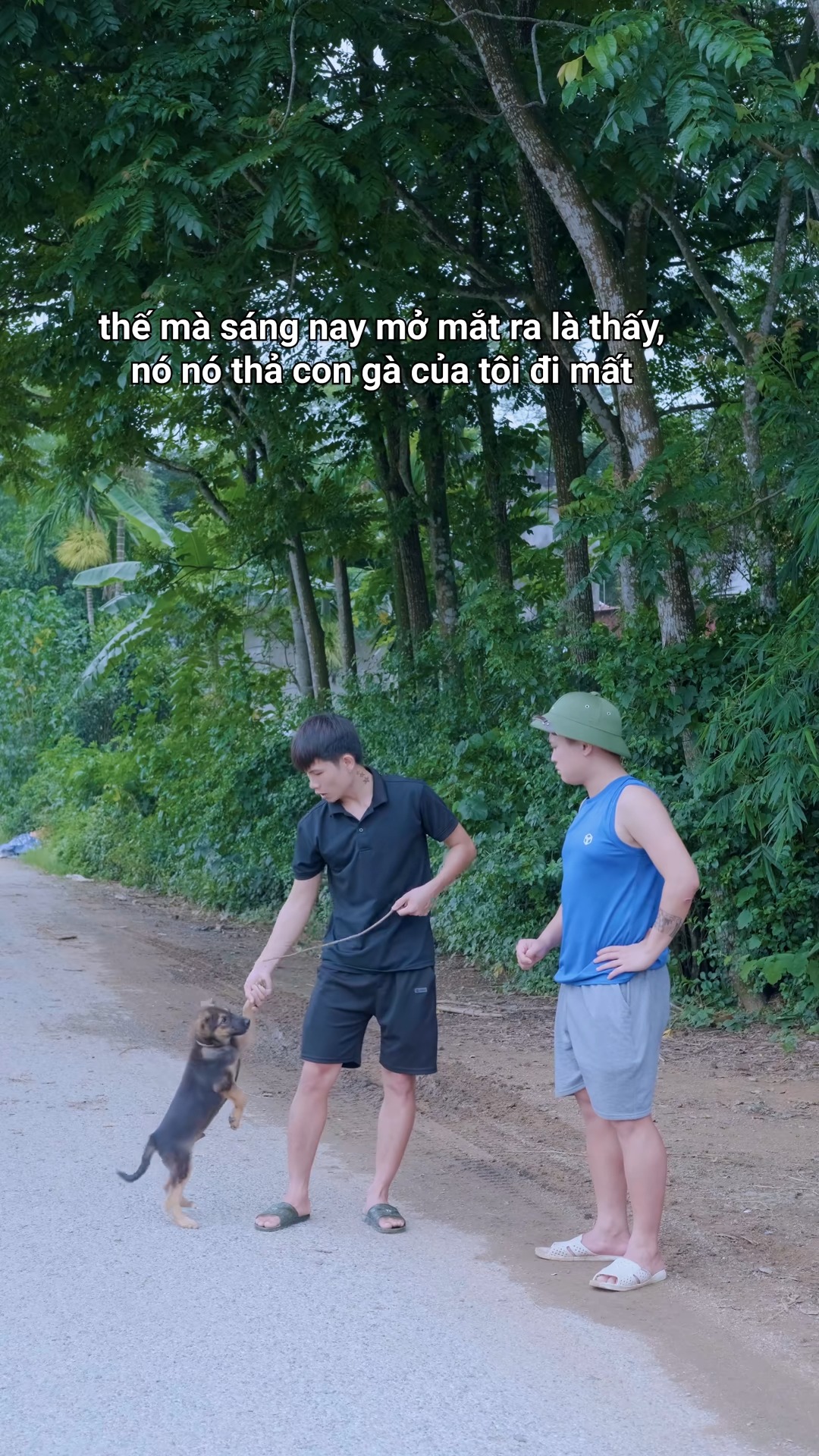 Dẫn chó đi tìm gà, Tú đúng là thông minh nhất làng. #langmucoi # ...
