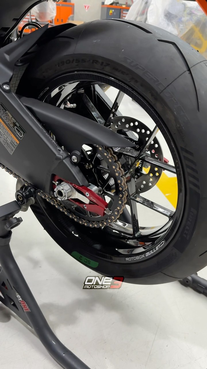 Kawasaki ZX10R at One3 Moto Shop