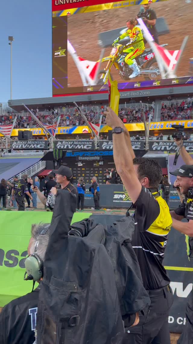 YOU DID IT KENNY 🏆 #SupercrossLIVE #SMX #Suzuki | Supercross