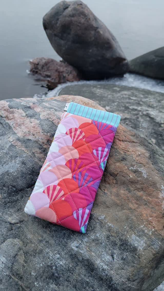The Flex Frame Glasses Case pattern comes with two quilting options ...