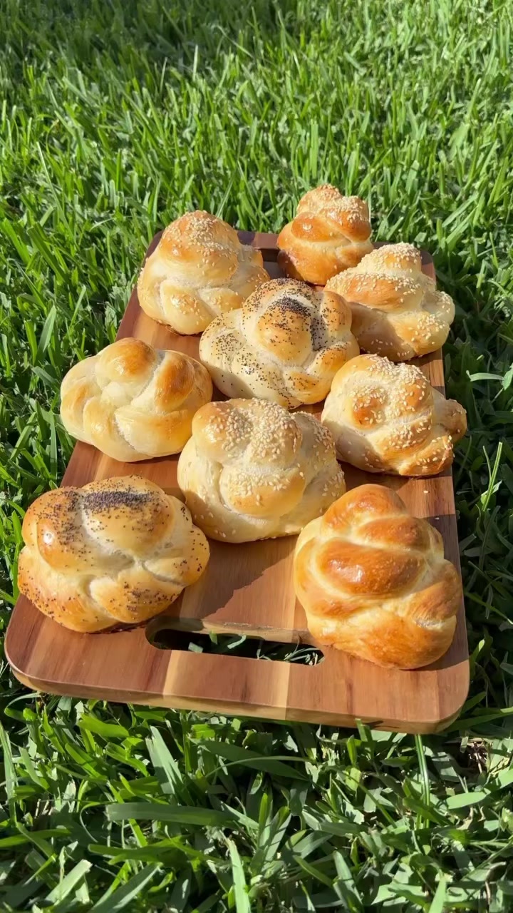 Colaci - Braided buns Pentru 16 colaci🌾1,200g faina alba🌾aproximativ ...
