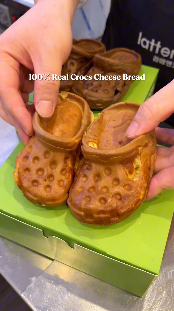 ちーずぱん ♡ ✓New Crocs Cheese Bread in Japan🇯🇵It's a Crocs-style bread