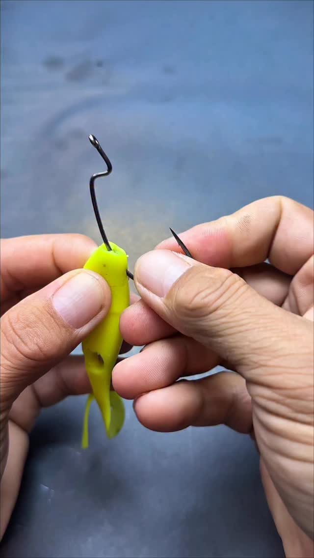 Adjustable Softbait Rig with Offset Hook Amazon link https://amzn.to ...