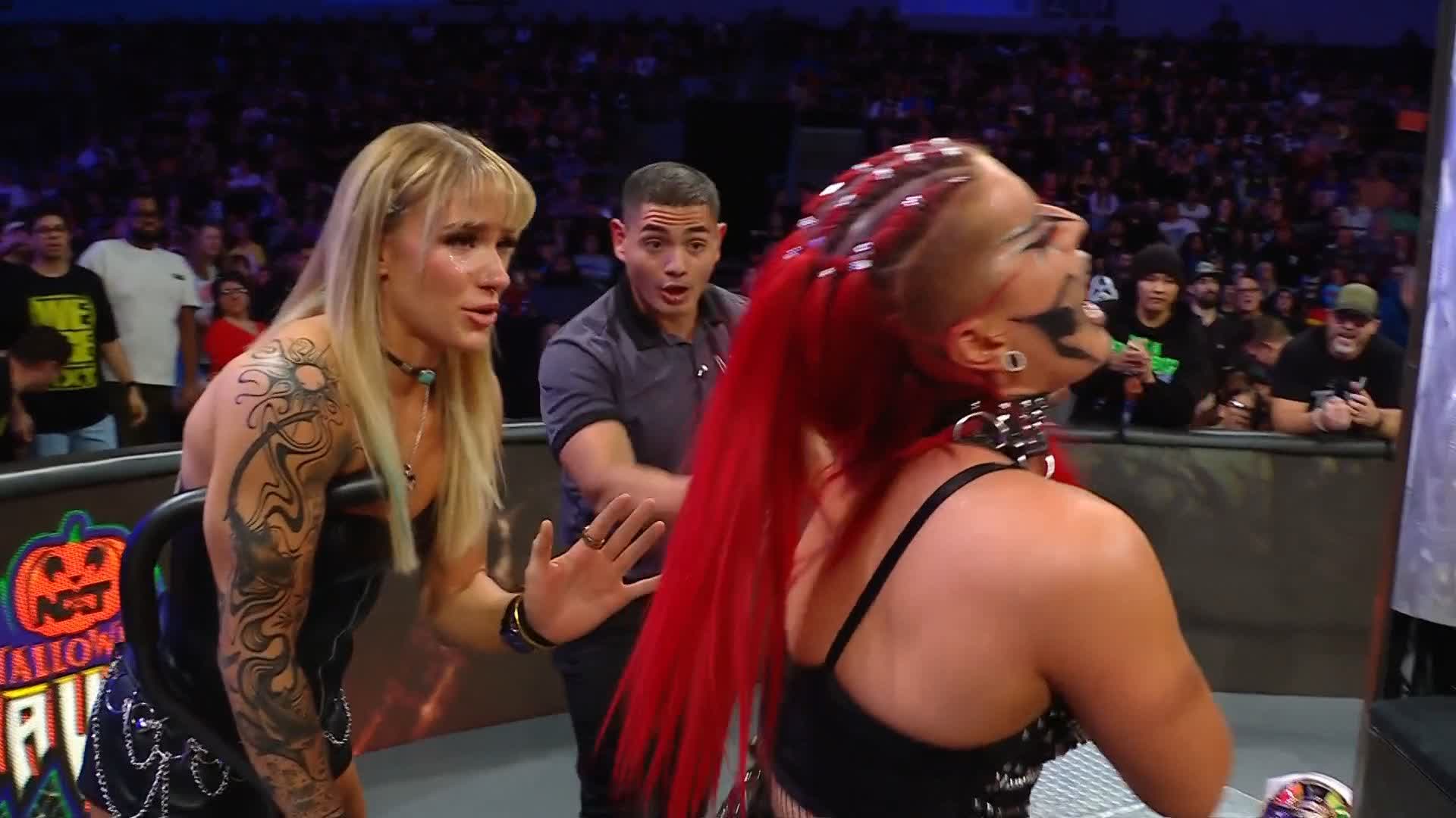 Did Sol Ruca just pop Zaria's shoulder back into place?! 🤯 | WWE NXT ...