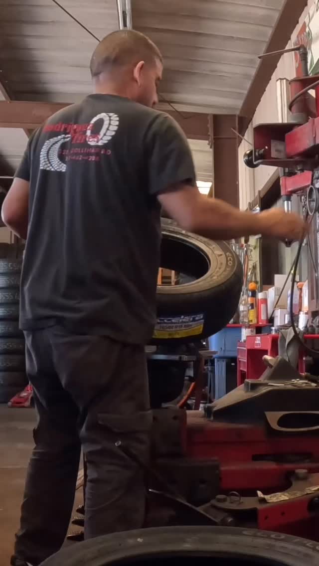 Installing a tire 🛞 #toyotires #tireshop #tireshop #tireshine #wheel # ...