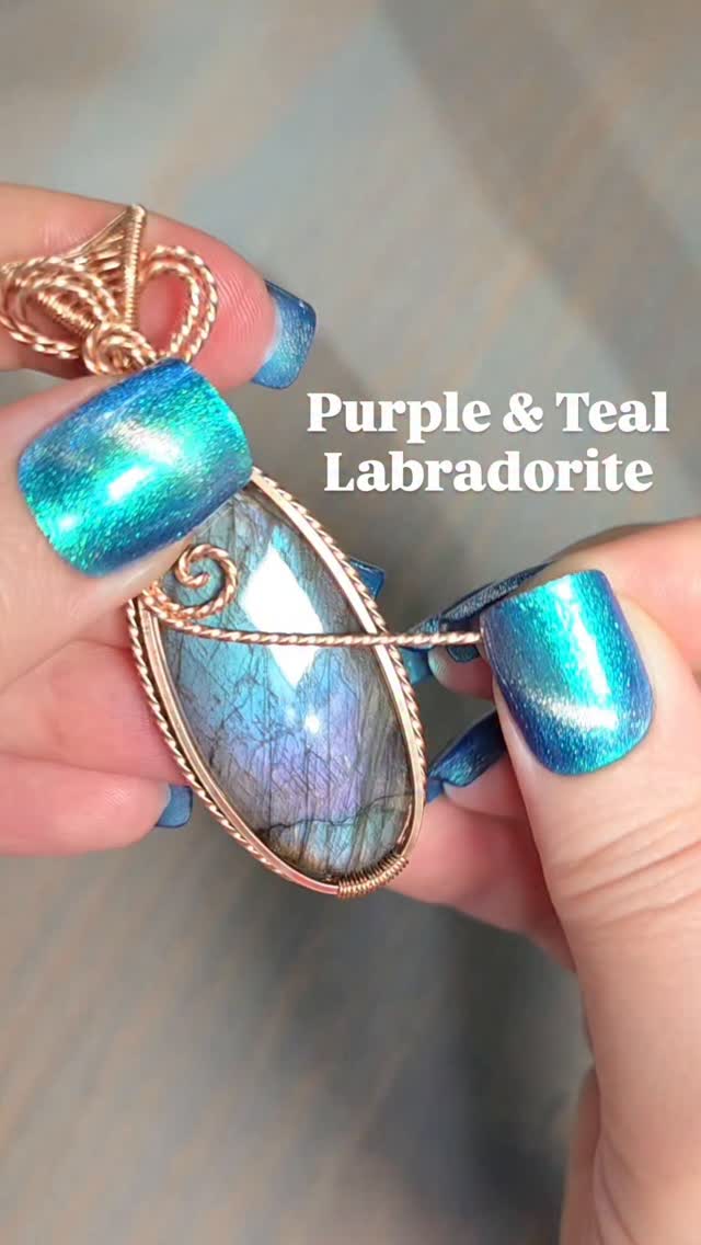 Stunning purple and teal Labradorite with mesmerizing flash patterns ...
