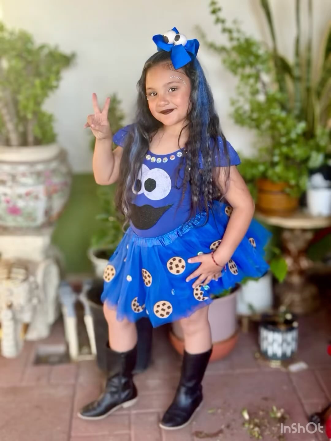 cookie monster blue dress DIY Costume 🍪 tutorial: https://www.hellowonderful.co/post/diy-cookie-monster-costume Color:Peacock Description Dress your little open shoulders BCBG Max Azria -