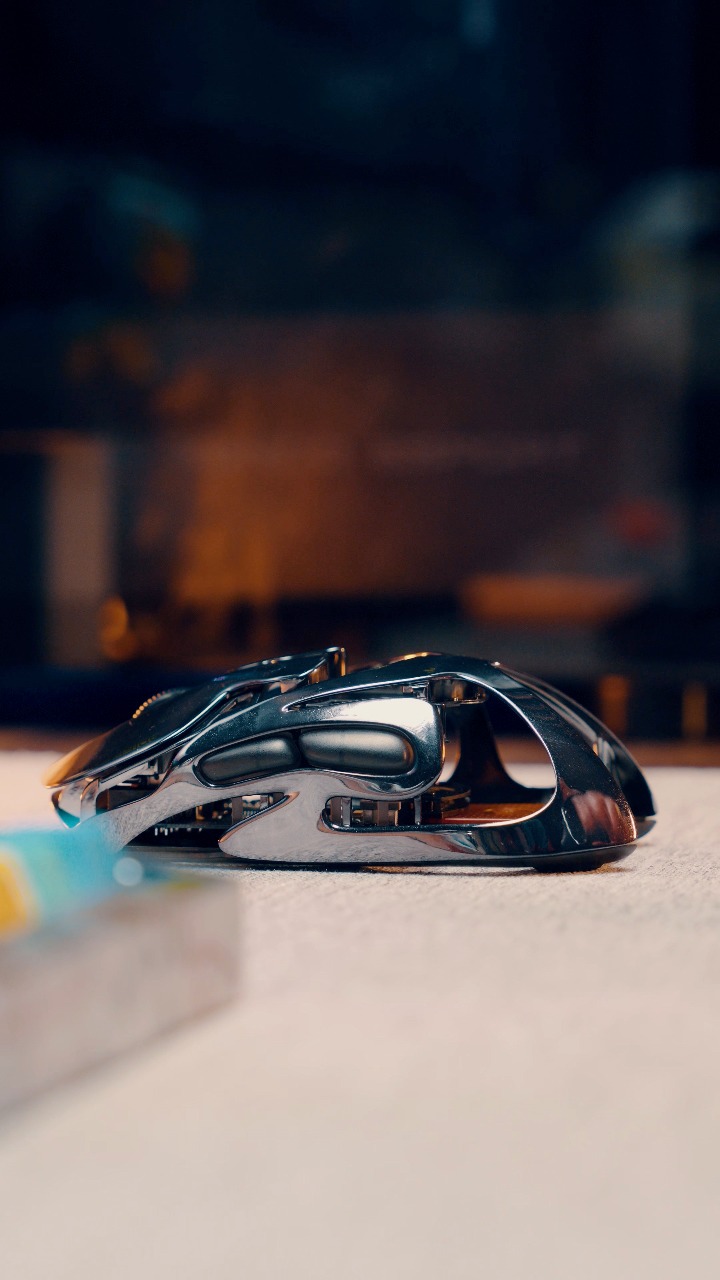 Step into the spotlight with AM INFINITY MOUSE Mirror Shadow by