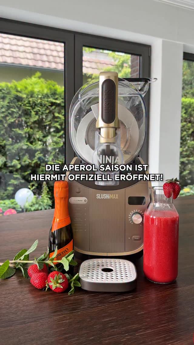 Aperol Saison: Offiziell ERÖFFNET! 🍹☀️, Vergiss den klassischen Aperol auf Eis – dieses Jahr trinken wir ihn gefroren! 🍓❄️ Sobald die Sonne rauskommt, gibt es für mich keinen besseren Drink. Und