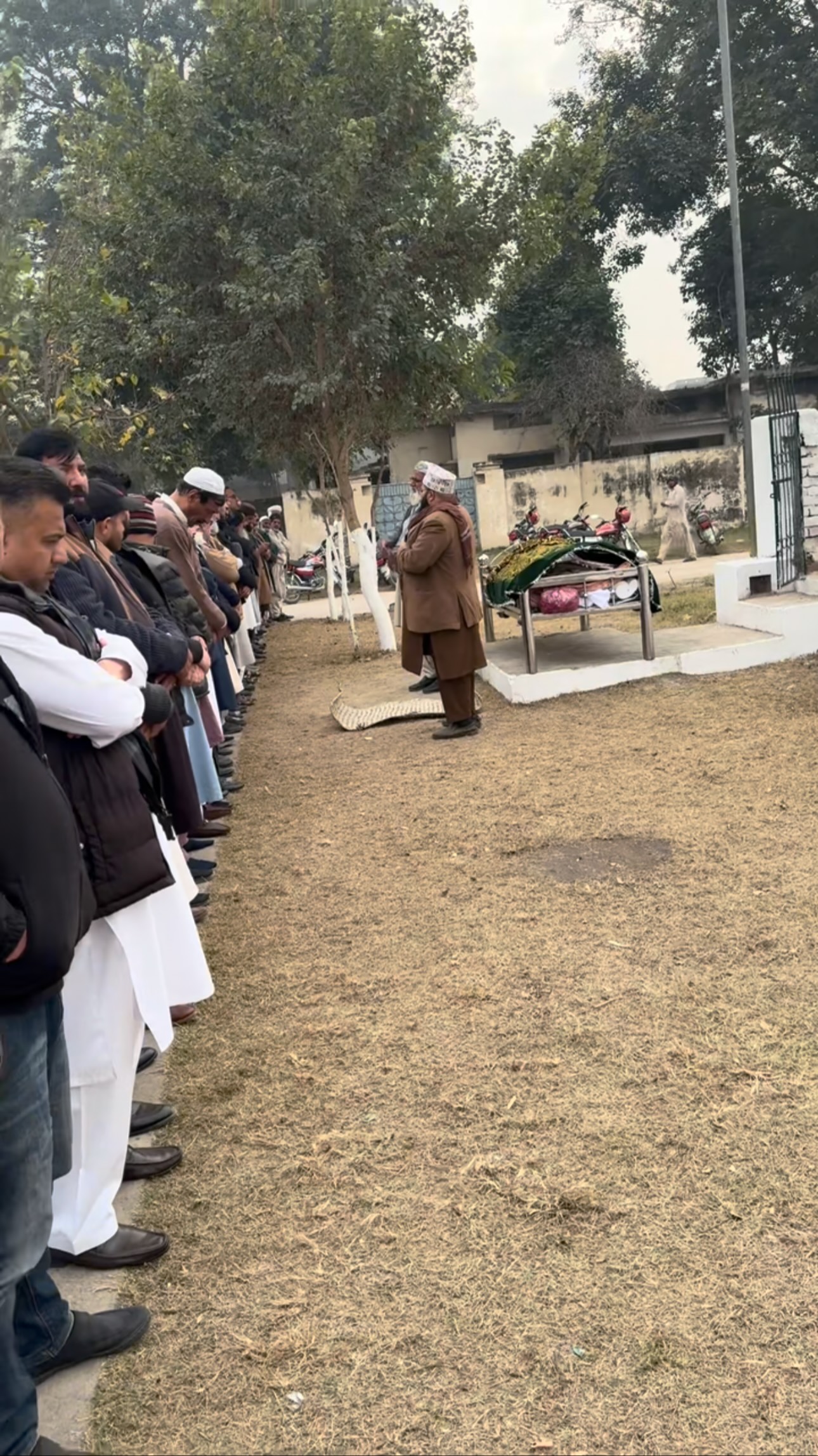 Allah mera pyara bhai haroon ko sabar ata kara aur uncel saddat ko b ...