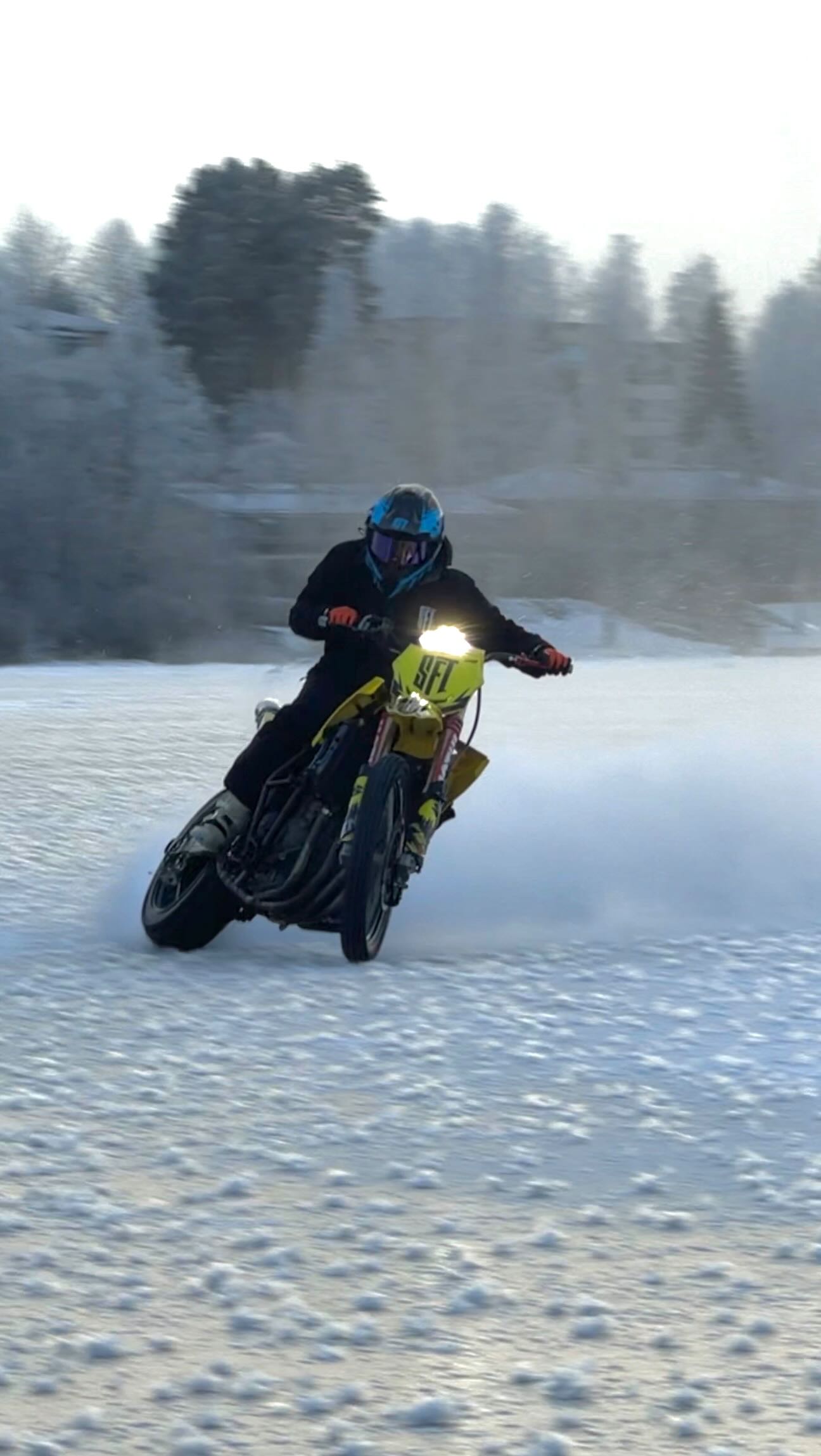 SUPER FLEXXXXXXX putting all you winter riders to shame here. Mic 