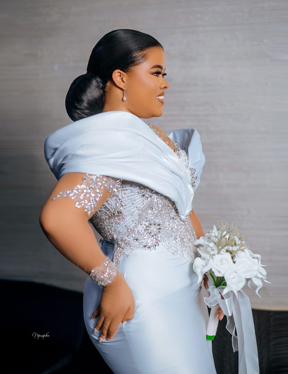 My reaction when I found out it was still Veekee James that made this Jarvis wedding dress from the scratch. 😮 This is a testament that the lady is highly gifted and