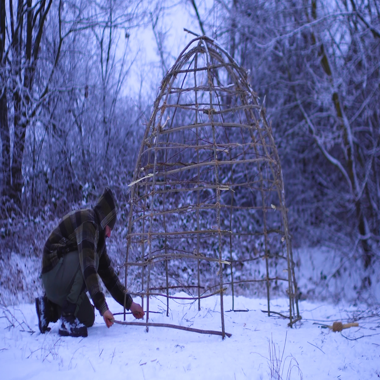 Building a winter log shelter in deep snow using bushcraft skills 🌲 ️🔥 ...