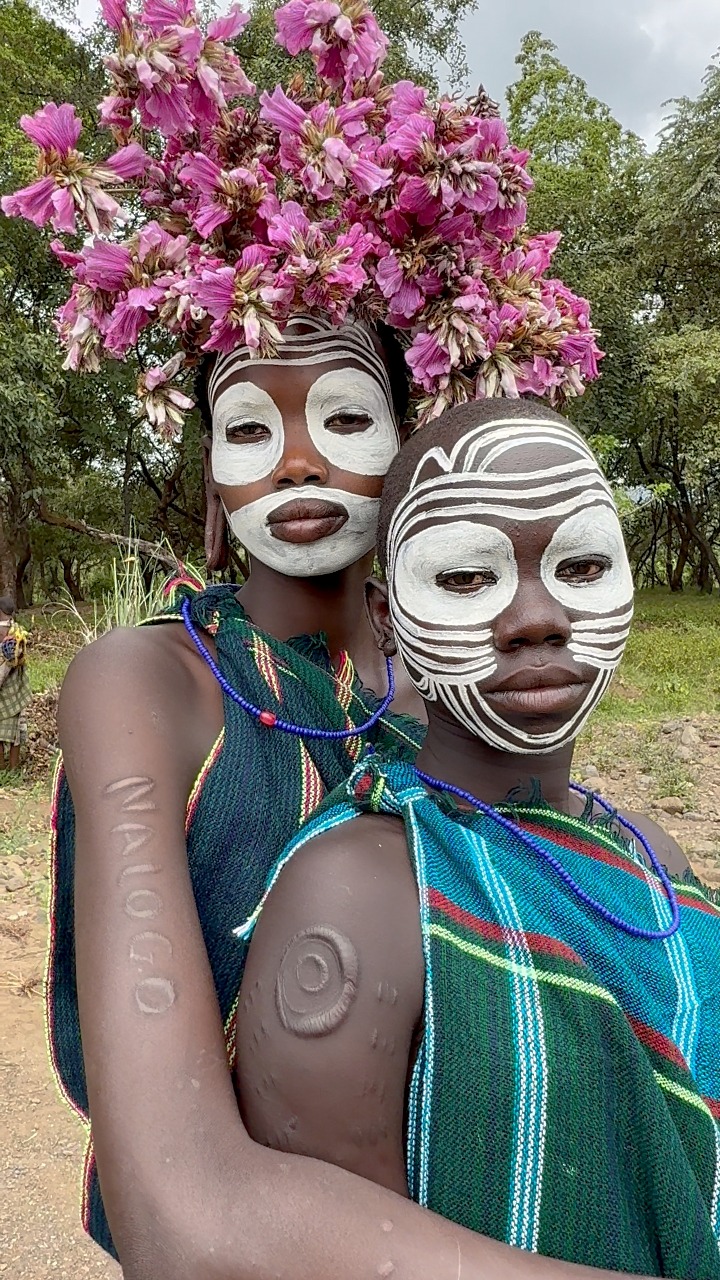 the-beauty-of-surma-women-s-body-painting-goes-far-beyond-aesthetics