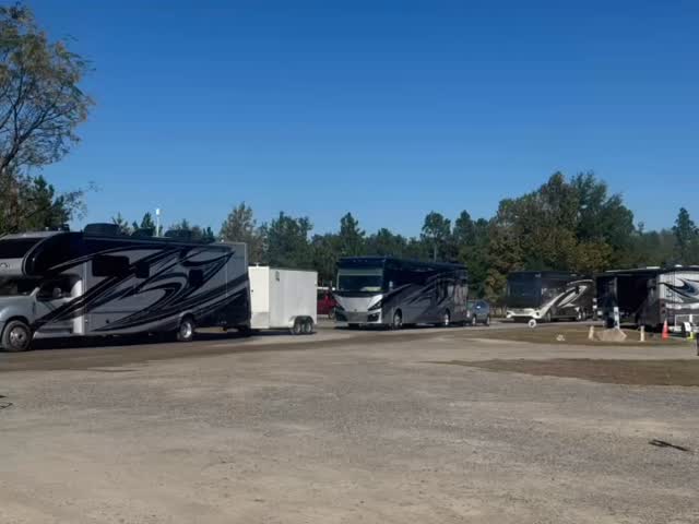 🚛 The rigs are rolling in! Big Rig Friendly RV Resort is hopping today ...