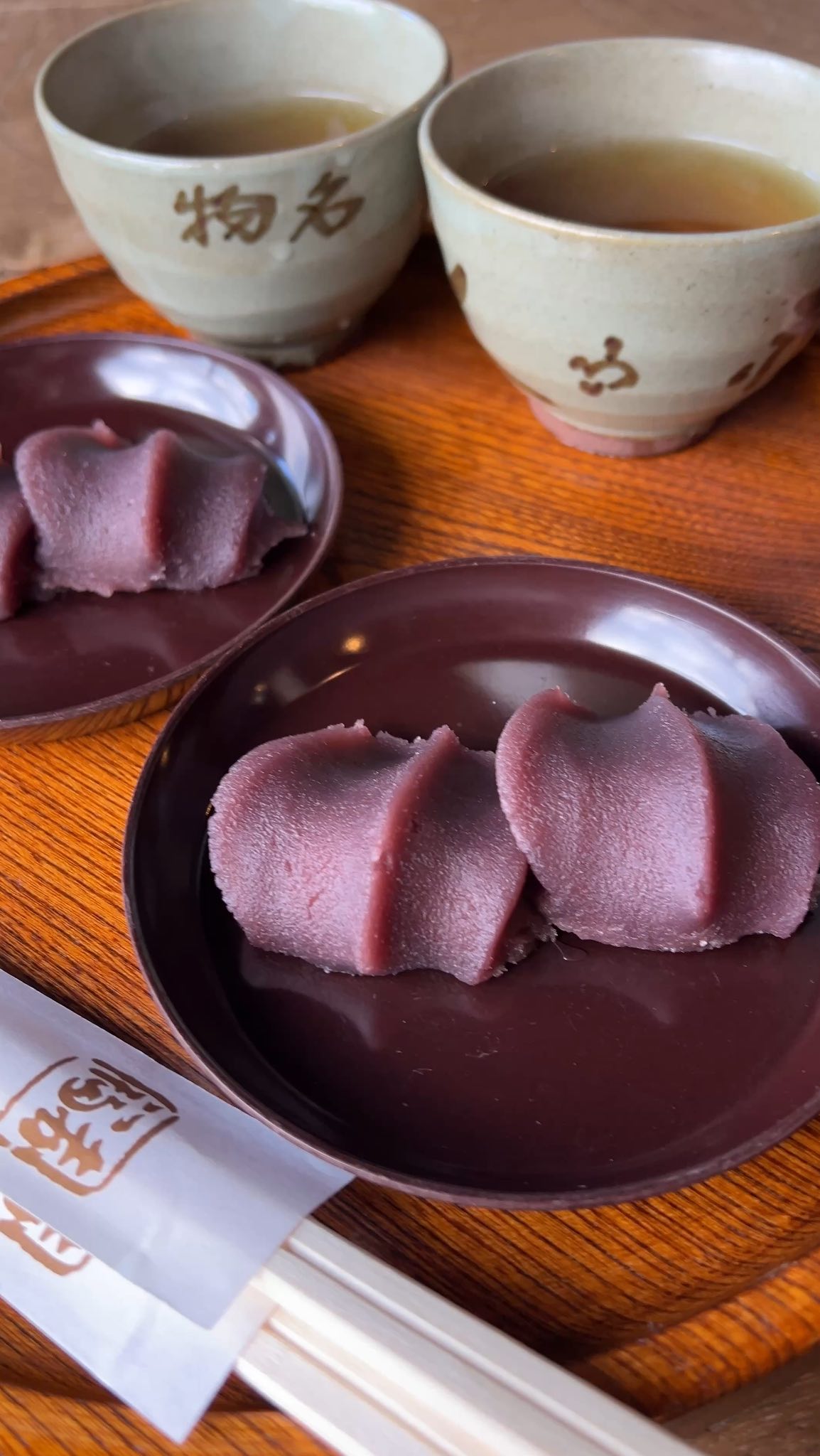 Have you ever had Akafuku mochi? 🍡 This iconic Japanese sweet has