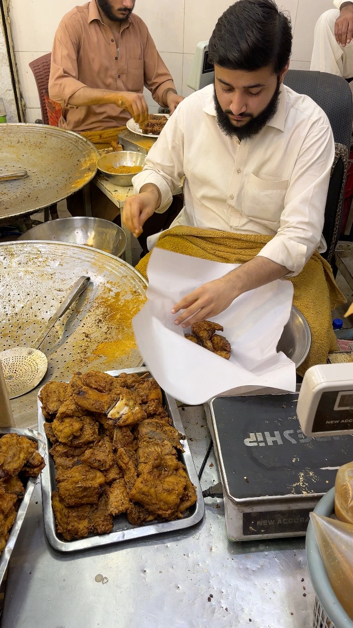 Most Famous Crispy Fish | Fried Fish | Mustafa Darul Mahi Fish | Street ...
