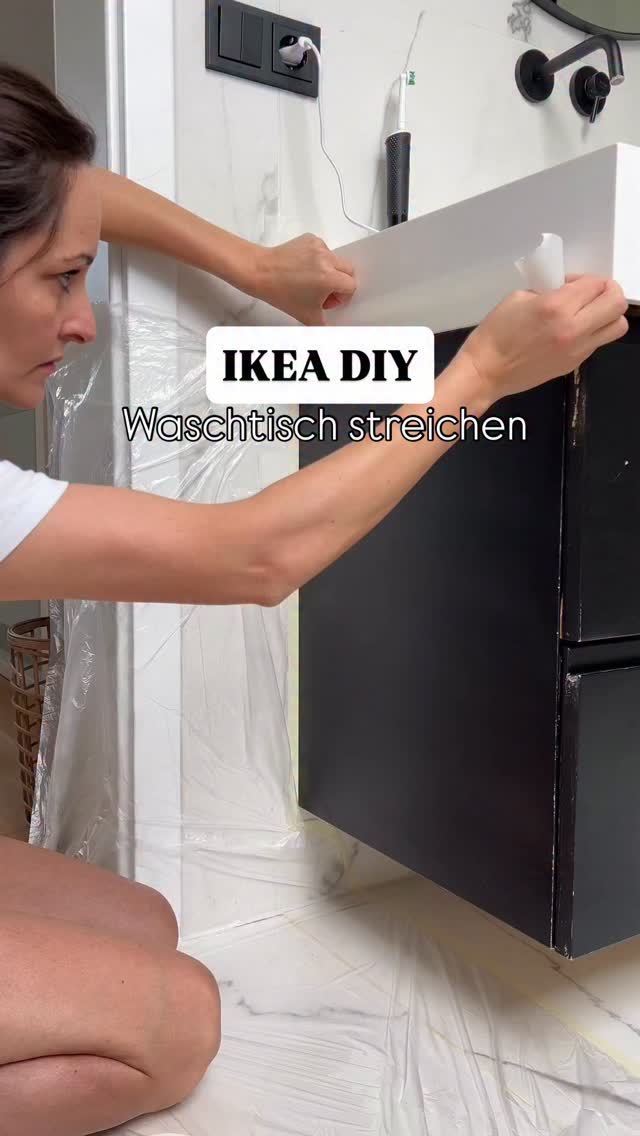 Dieser IKEA Waschbeckenunterschrank war eine ganze Zeit lang schwarz, bis ich entschied ihn zu streichen, in beige. Ich muss sagen, dass Ergebnis ist einfach so gut geworden. , 1. Etwas anrauen, 2.
