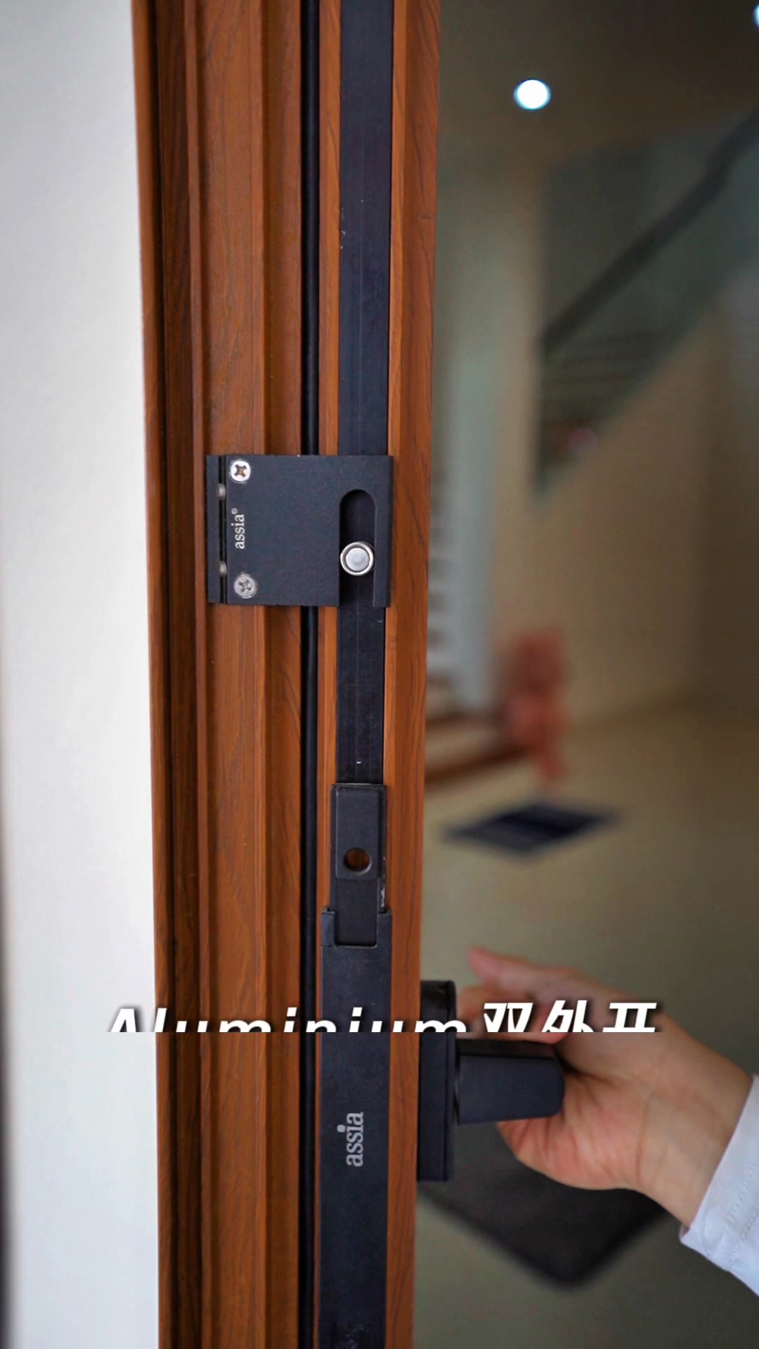 【🏠 门窗工厂老板的家，原来隐藏这么多设计秘密！】 你是不是也在找： 🪟 既安全又美观的门窗？ 🌬️ 通风好、采光佳，还不用装传统铁花？ 🔒 ...