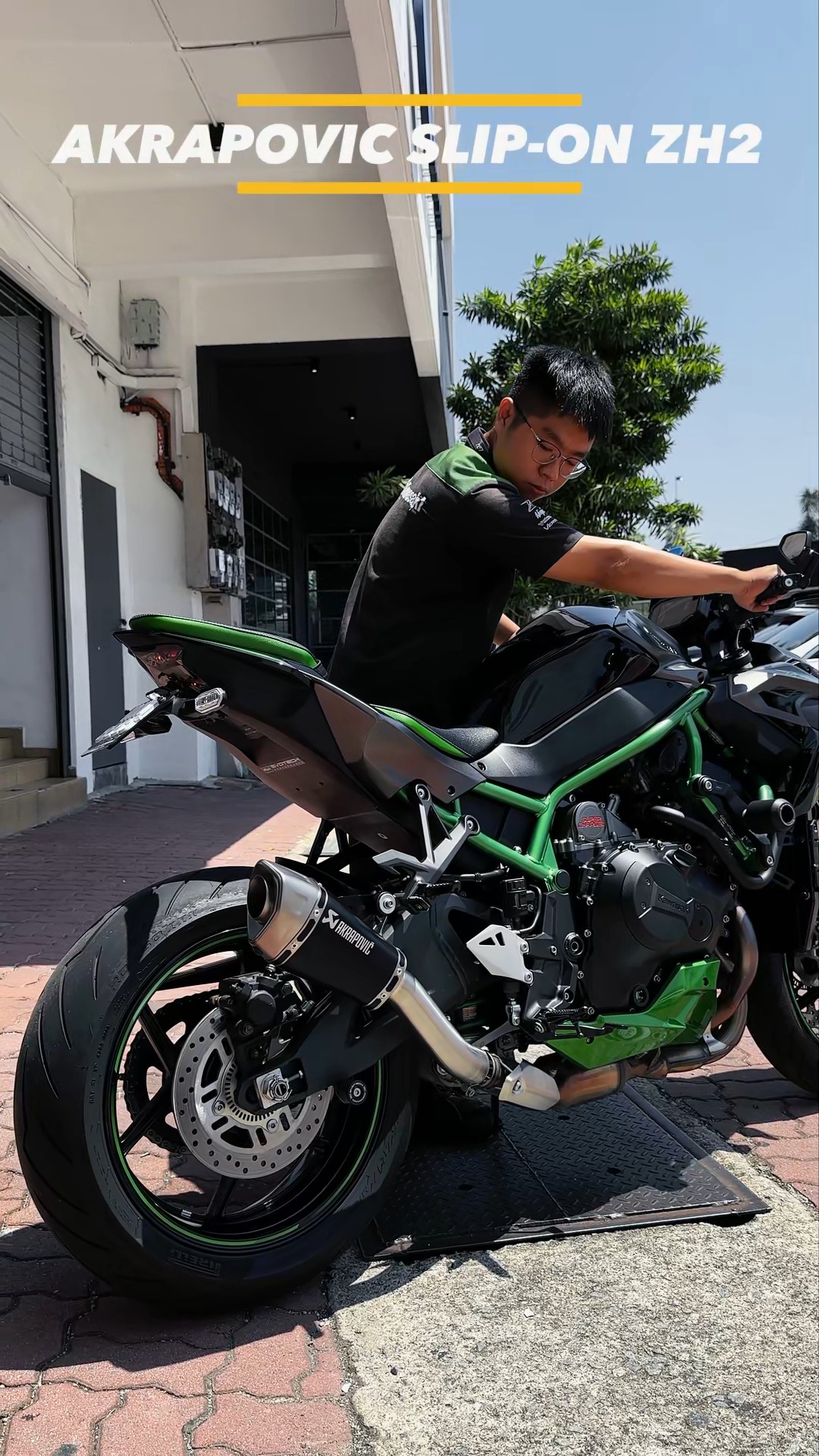 Installing Akrapovic Slip-On Exhaust on Kawasaki ZH2, wait for