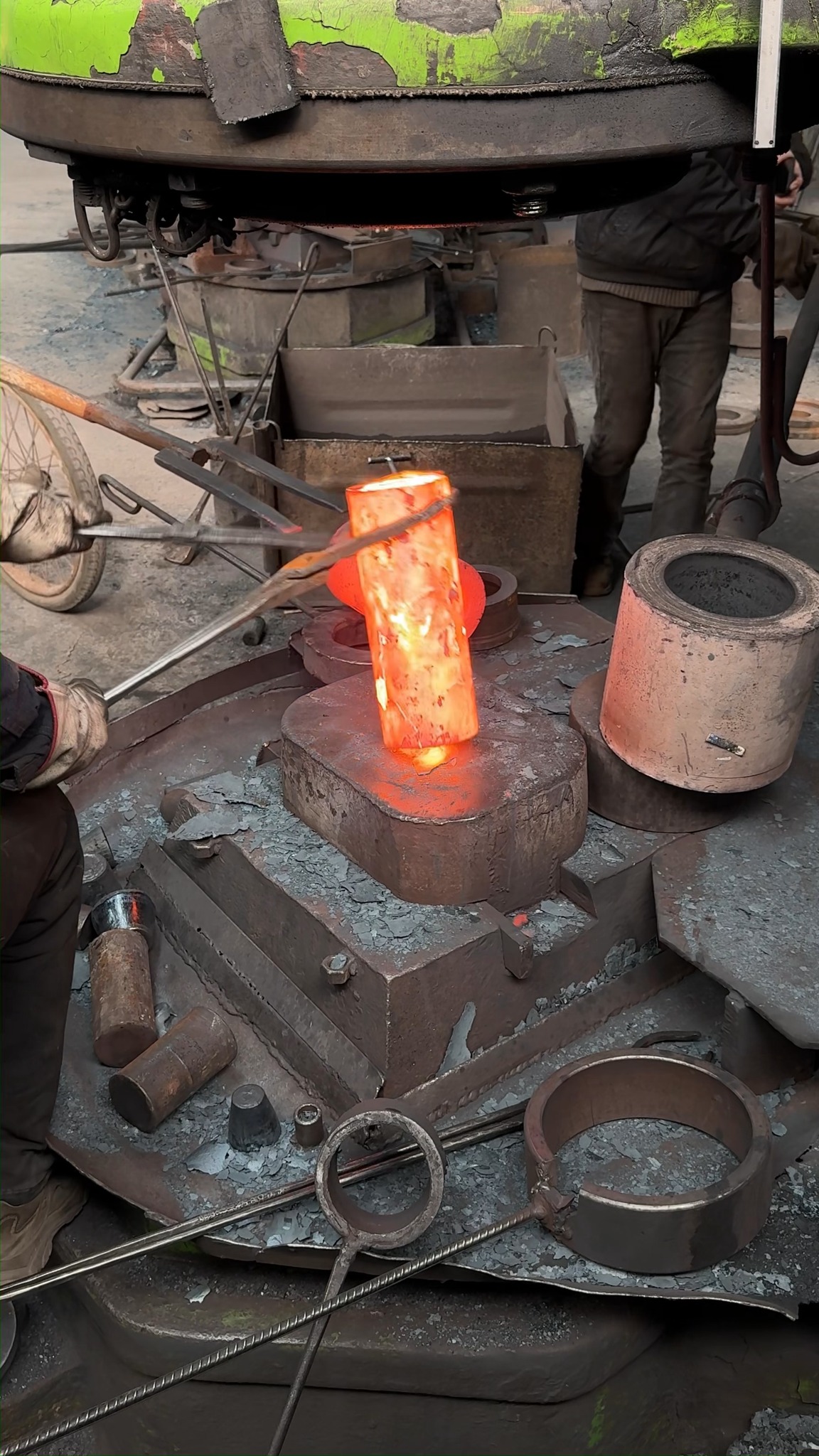 Inside the forging factory Steel Forging Factory Heat #forging #machine ...