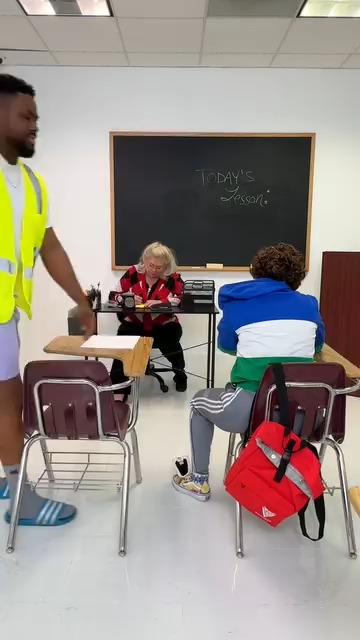 Disrespectful lady learns a hard lesson 😳 This video was produced by ...