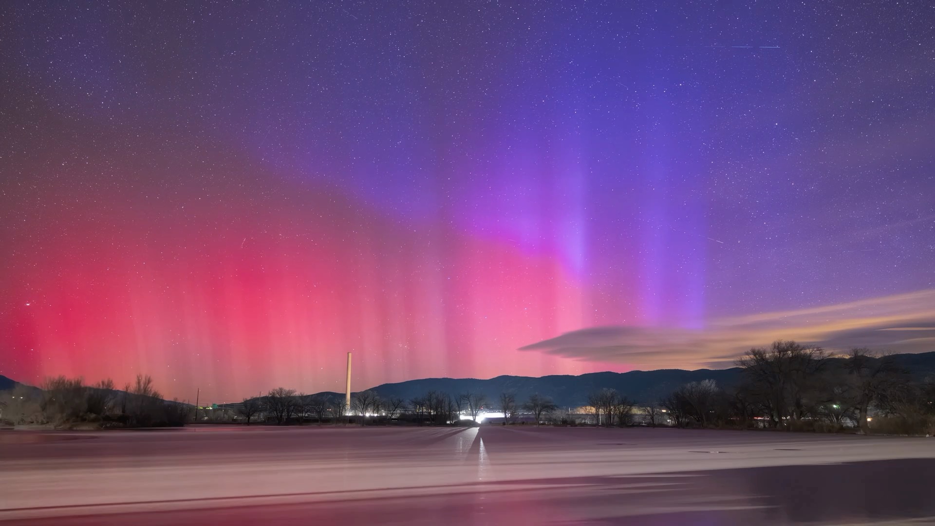 a-timelapse-of-the-northern-lights-dancing-over-frantz-lake-state