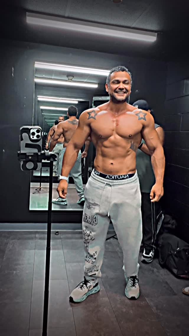 Así empezamos 217.4 lbs. meta 190 lbs. ⚫️ dieta al 100. (6 semanas ) ⚫ ...