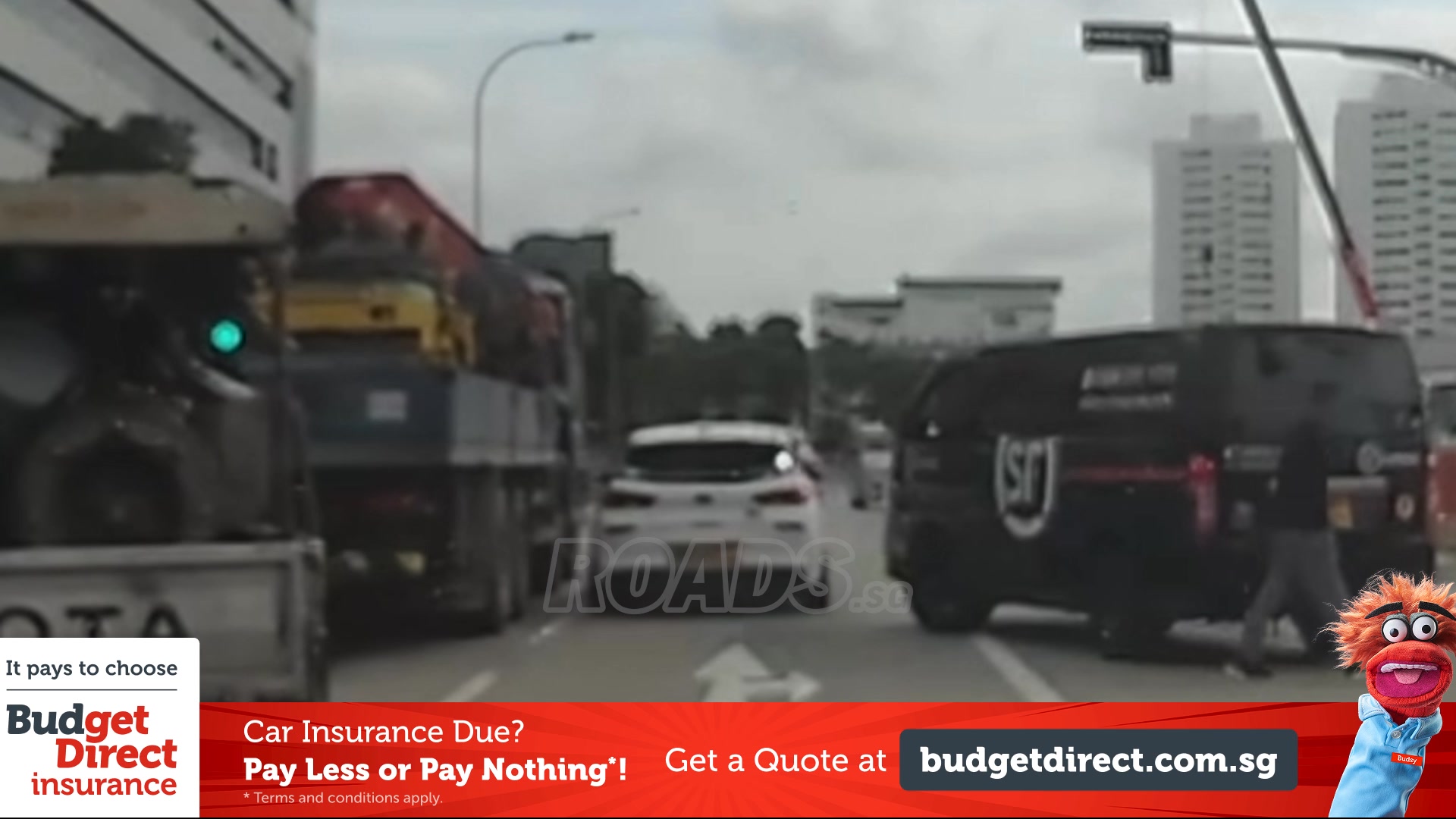 Road rage at Kallang Way. A Nissan van from SF Express was seen driving ...