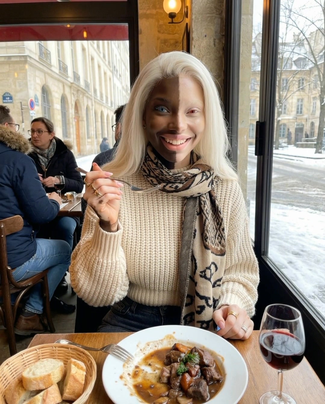 Bon appetit! 💗🥖 | Eva Delonne | Facebook