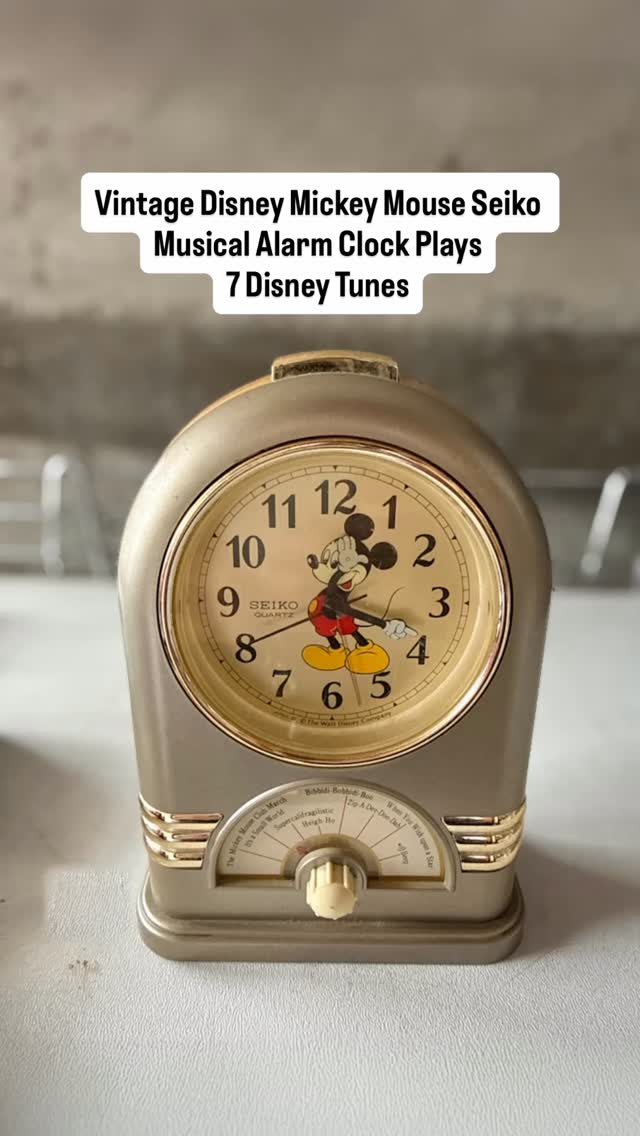 ミッキーマウス 置時計 ゴールド FRESH FIND! 🚨 Check out this vintage 1980s Seiko “Sing-Along