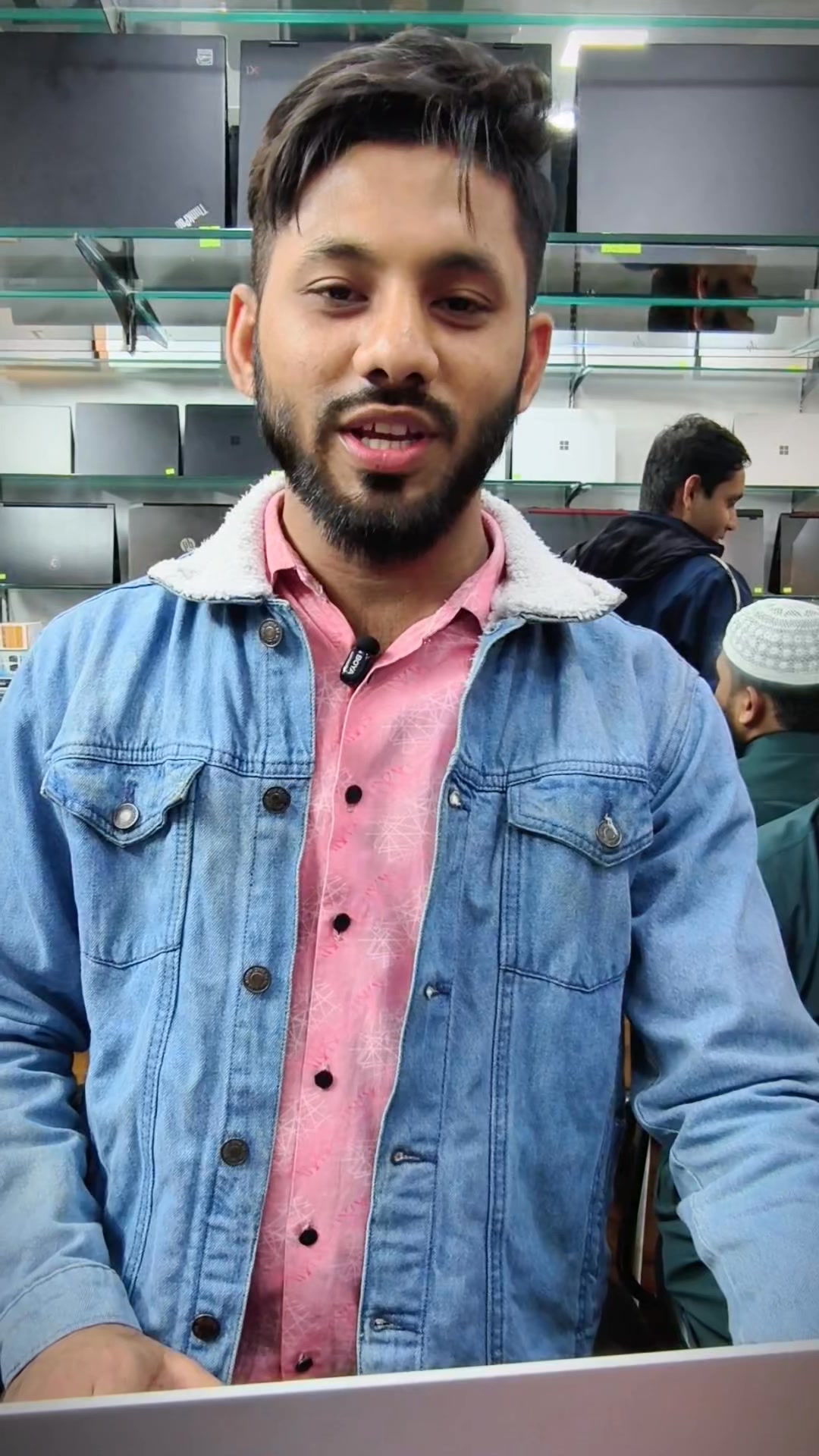 কিস্তির মাধ্যমে মাইক্রোসফট সারফেস ল্যাপটপ নিয়ে গেলেন মোঃ ইয়াসিন