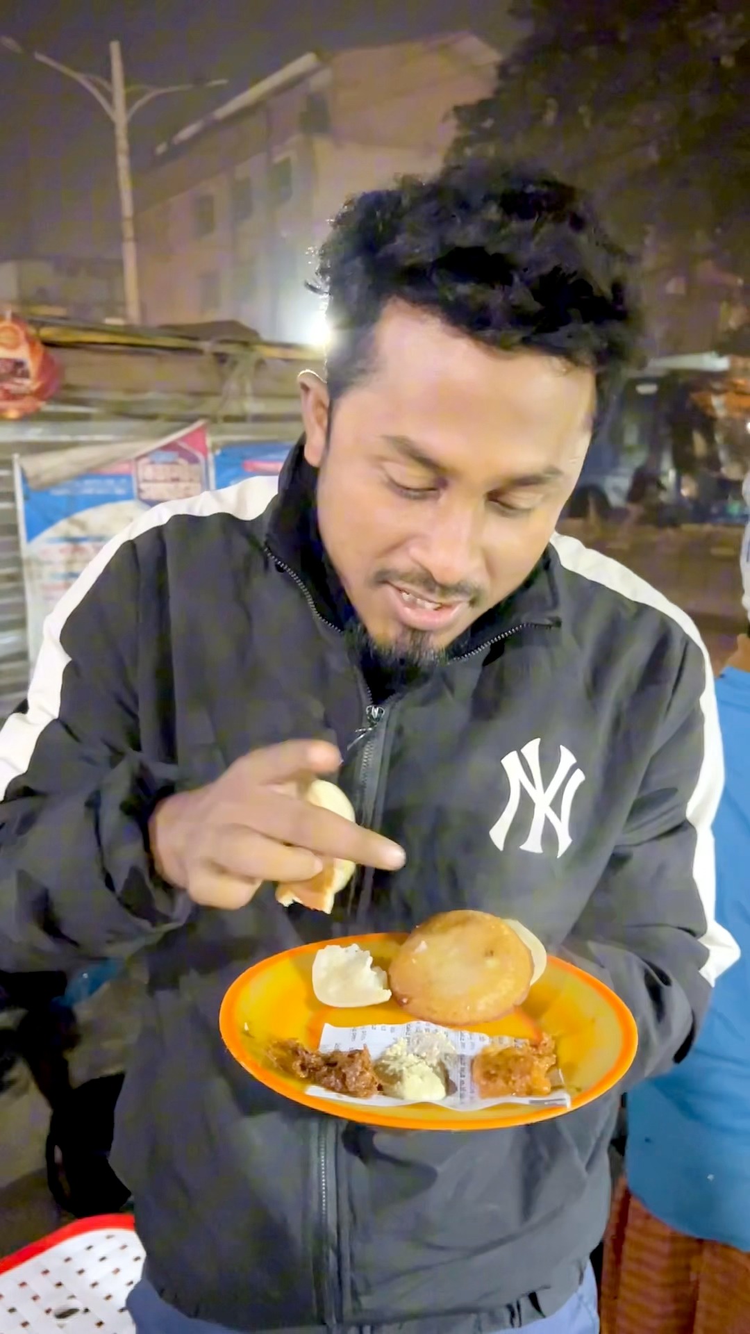 পিঠা খাওয়ার চ্যালেঞ্জ Robin bro কে | কিউটির মা বিউটি | Facebook