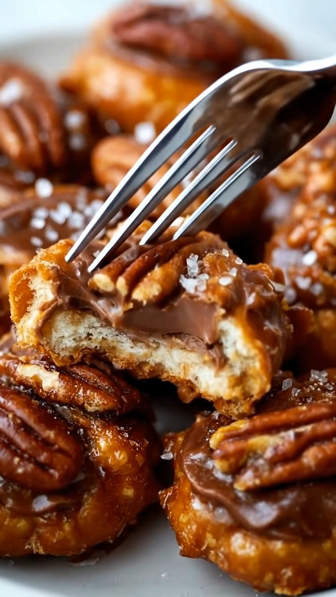 Rolo Pretzel Turtles Ingredients: - 48 Round Pretzels - 48 Rolo's ...
