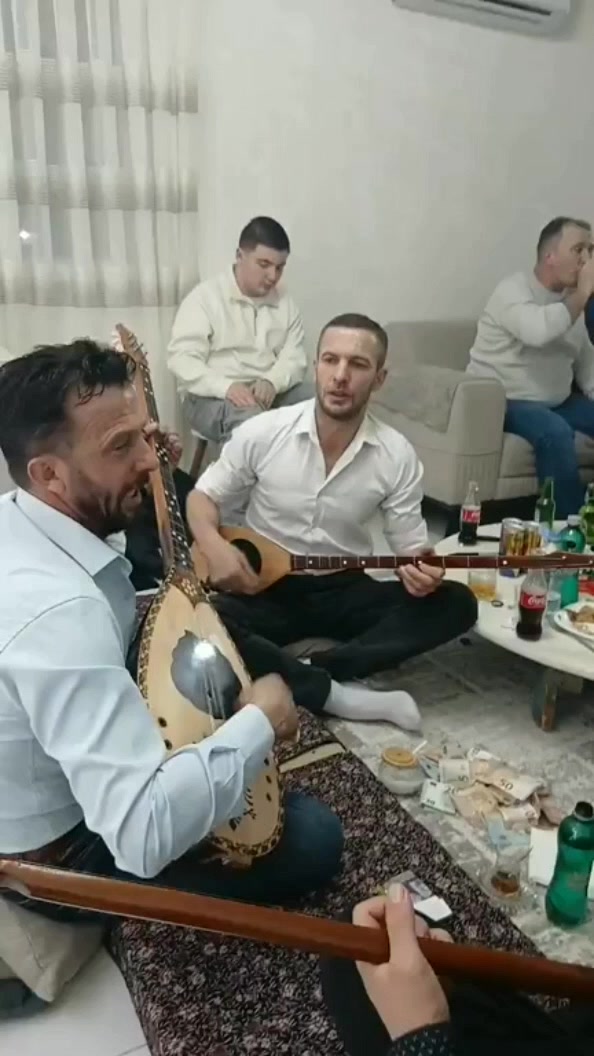27 vite nga Reçaku 45 jetë u ndanë padrejtësisht...Kujtojmë. Nderojmë ...