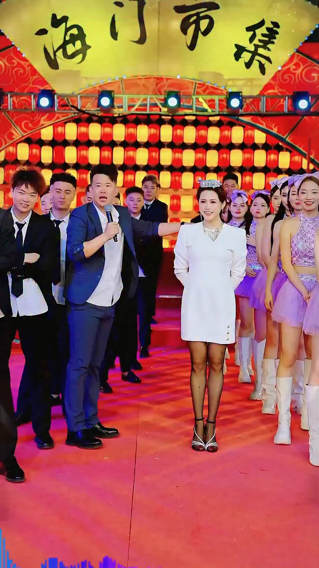 #fblifestyle 今天给大哥表演个绝活🤭 这谁顶得住啊！ #天津范姐 #房岩小哥 #大长腿 #这谁能顶得住啊 #舞蹈 | 天津范姐 ...
