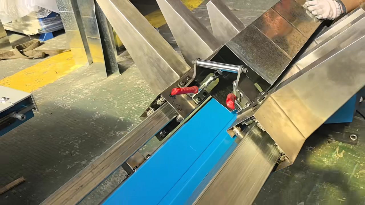 Lock seam machine make by LOCK! Suitable for TDC duct making! Call me ...
