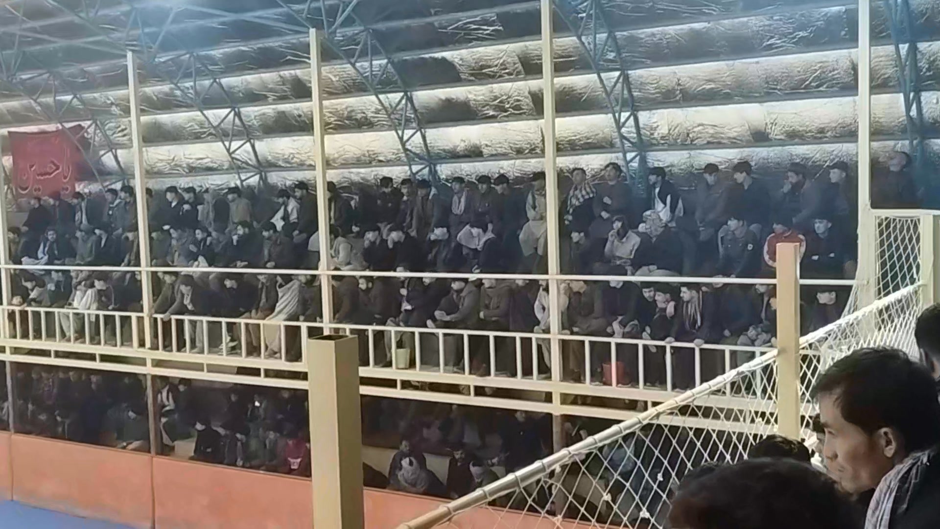 در بازی امشب جمنازيوم احمدی جای برای دیدن بازی وجود ندارد عشق و علاقه ...