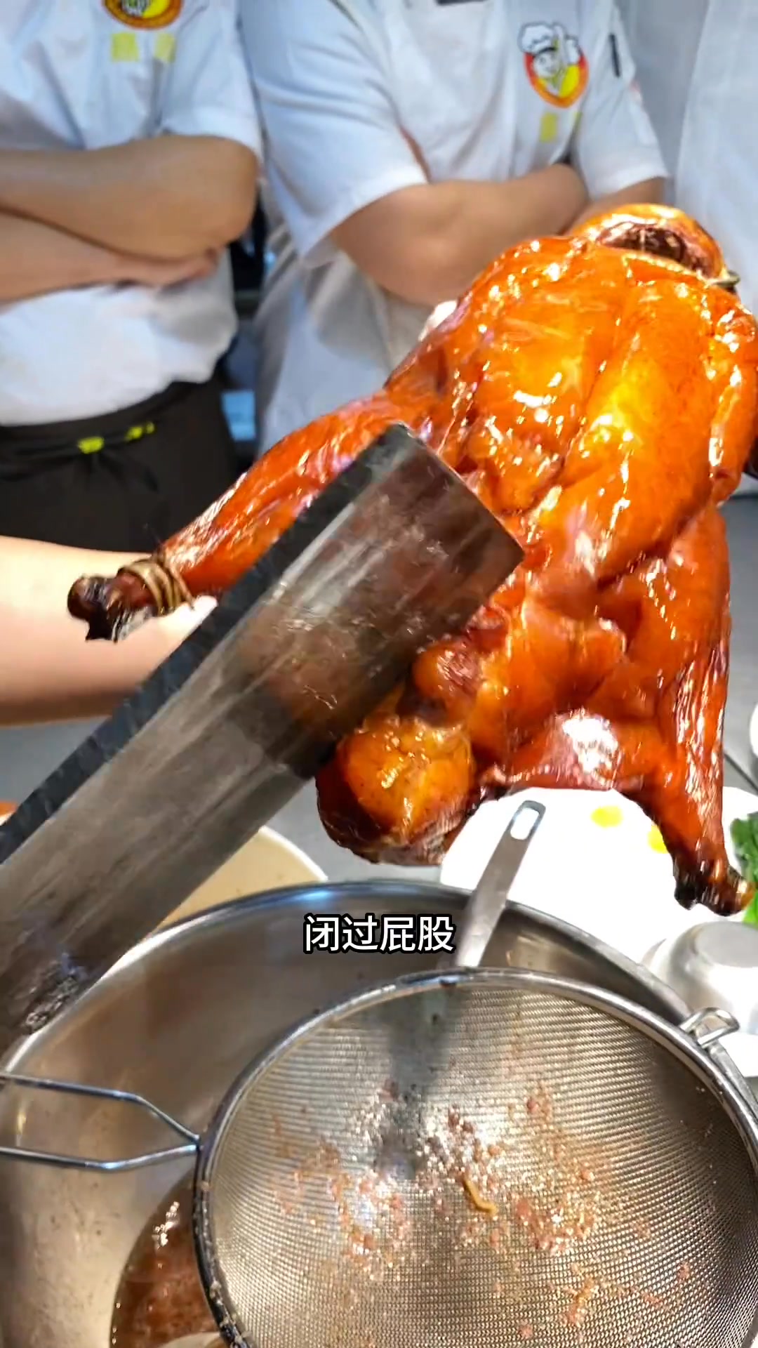 廣式燒鴨的精華和靈魂燒鴨汁 #燒鴨 #燒鵝 #燒臘培訓 #廣州燒臘培訓 #廣州嘉政學燒臘 | Jacesplayhouse | Facebook
