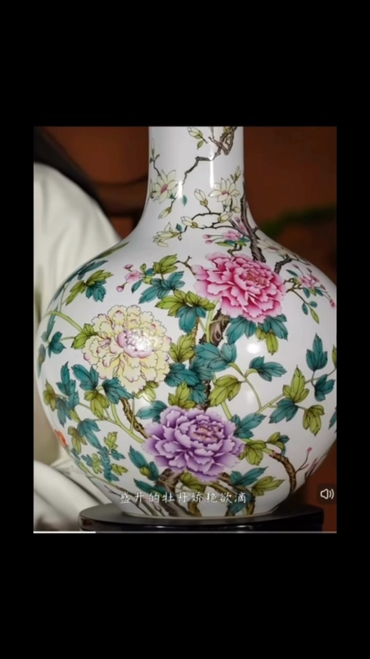清乾隆黄地青花穿花龙纹天球瓶真的有瓷艺巅峰的帝王气概！ | 何经理