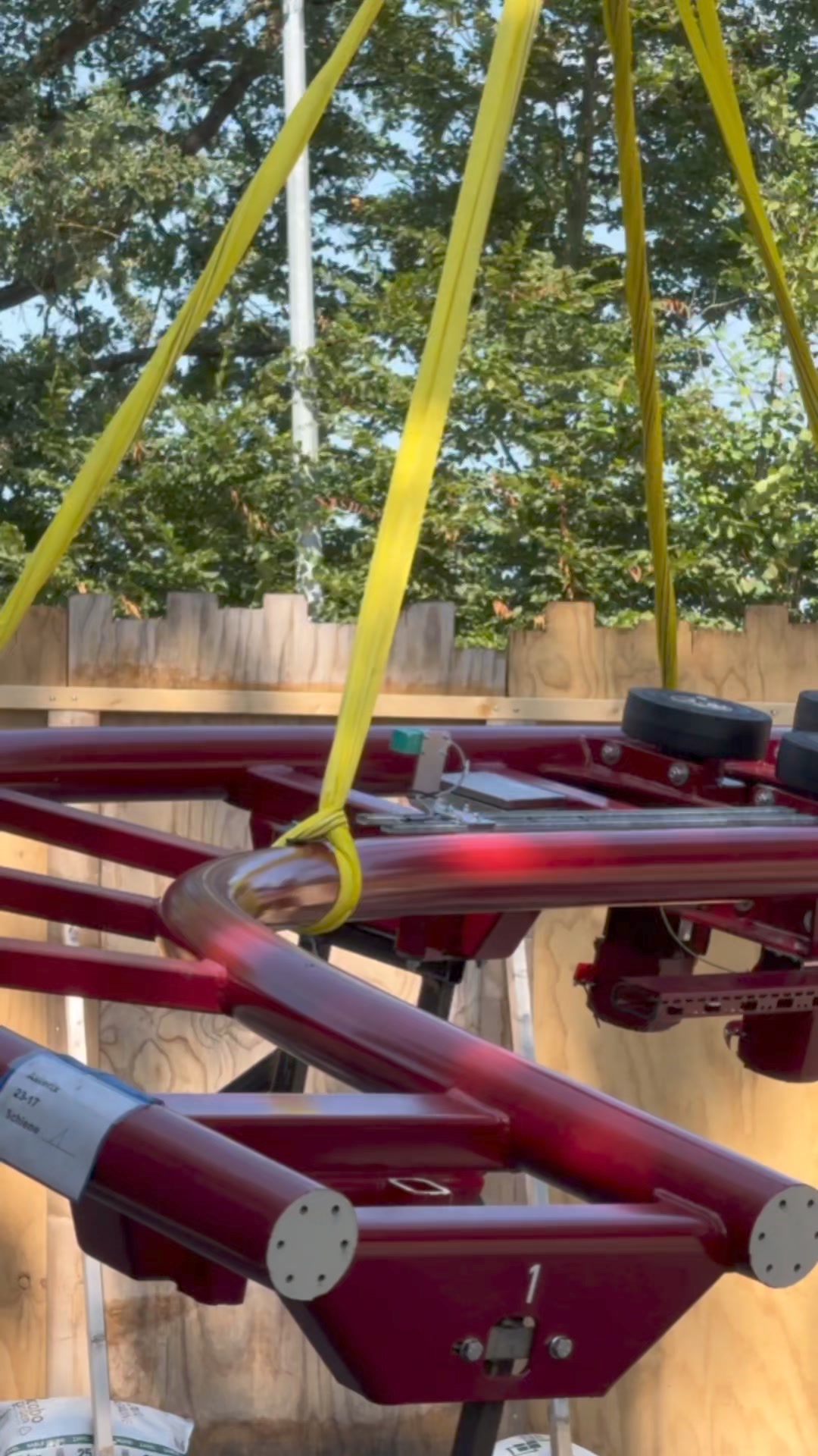 Embarquez sur l'un des derniers Spinning Coaster sorti de l'usine du ...