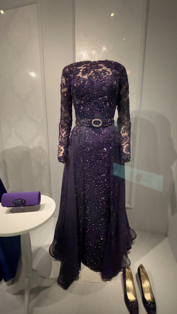 hillary clinton green dress Clinton's 1993 Inaugural Gown on Display at Smithsonian DC Black Holiday Dresses